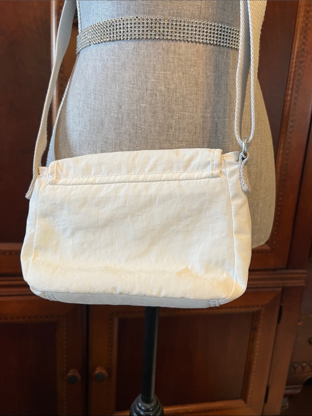 Kipling Cream Crossbody Bag with Adjustable Strap - Picture 3 of 6